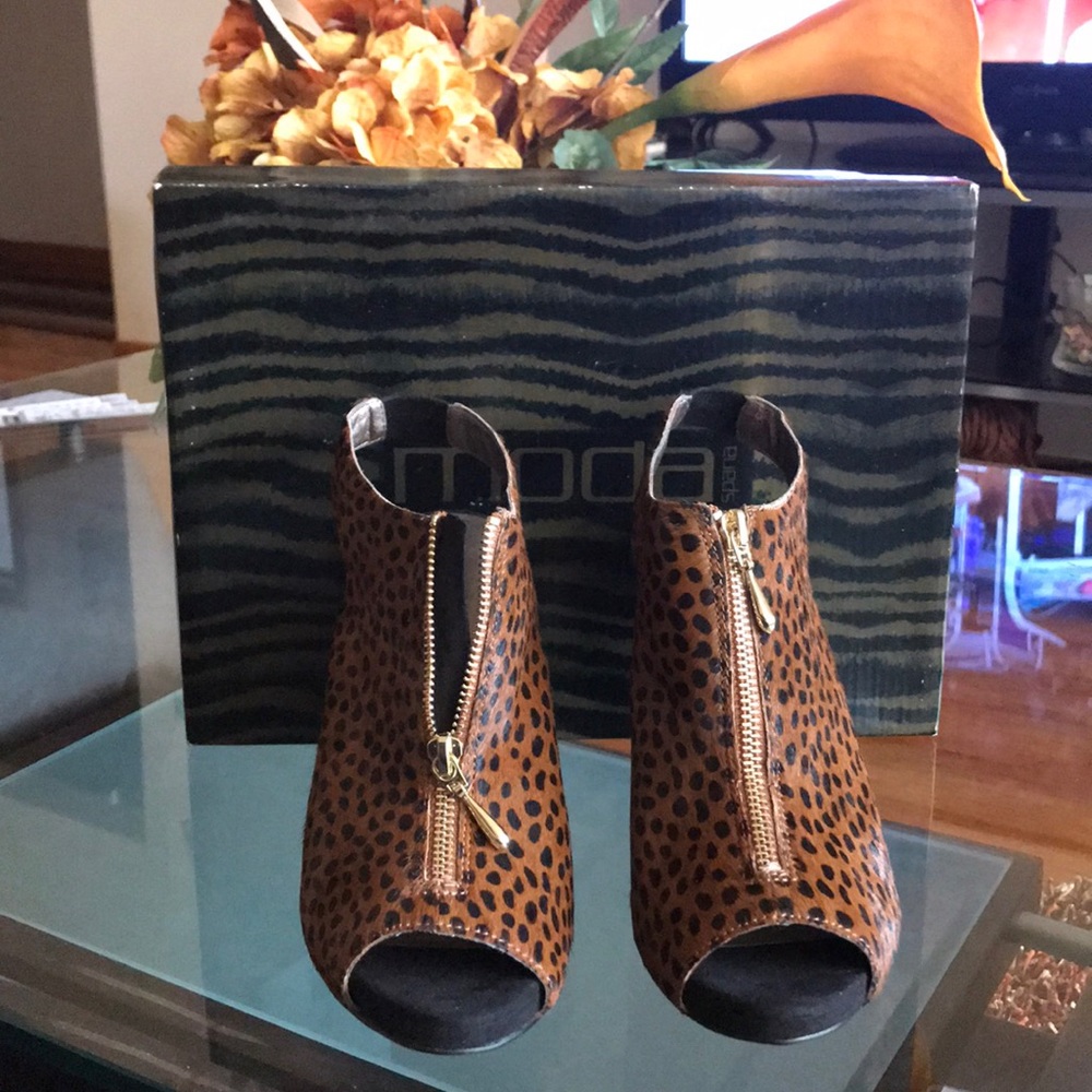 Shoes - Picture 2 of 5